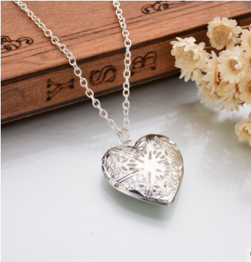 Openwork Heart Necklace