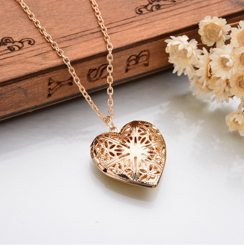 Openwork Heart Necklace