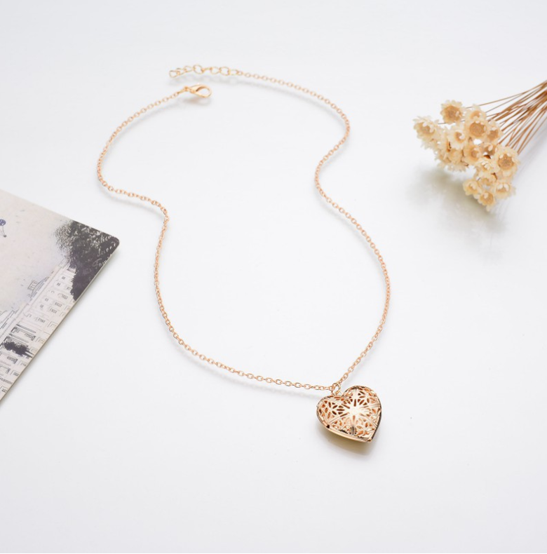 Openwork Heart Necklace
