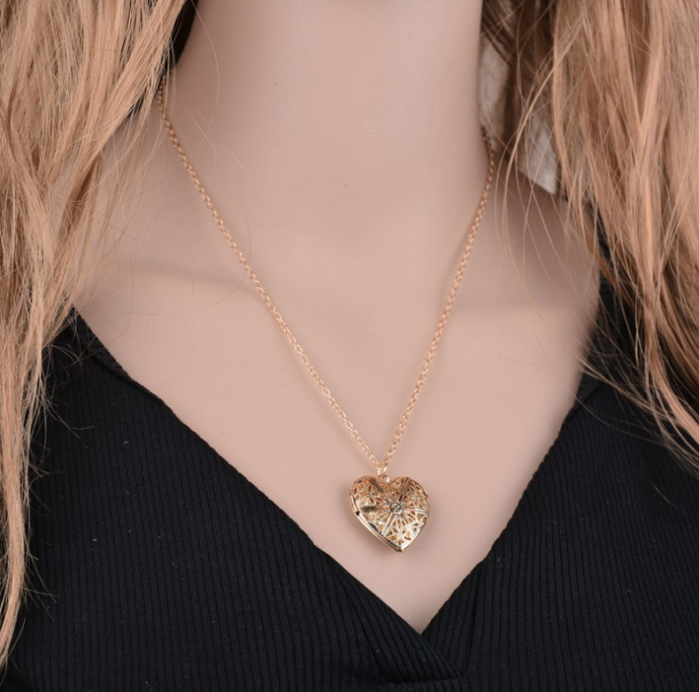 Openwork Heart Necklace