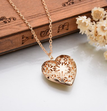 Openwork Heart Necklace